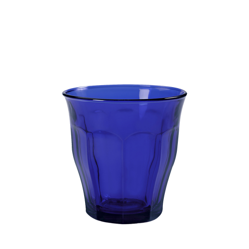 Duralex Le Picardie. Sapphire blue short glass tumbler with beveled edges. Un tumbler court en verre bleu saphir avec des bords biseautés.