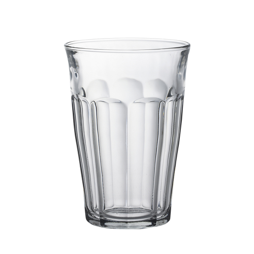 Duralex Le Picardie. A clear tall glass tumbler with beveled edges. Un tumbler haut en verre transparent avec des bords biseautés.