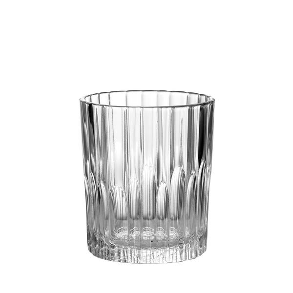 Duralex Manhattan. An elegant clear whiskey glass. Un élégant verre à whisky transparent.