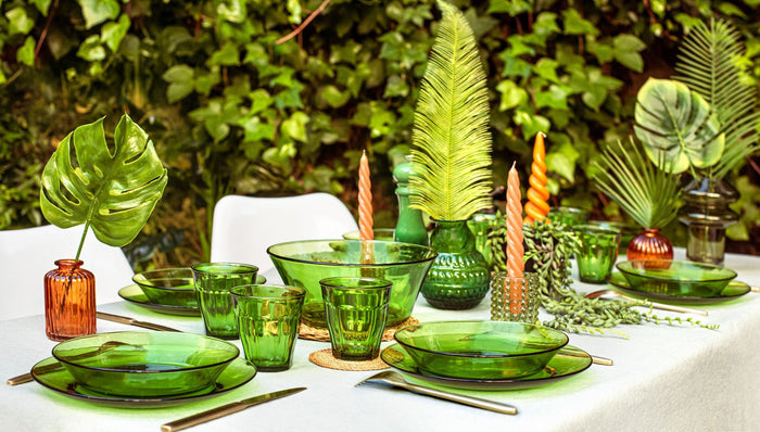 Duralex  Lys. Green glass tableware set. L'ensemble de vaisselle en verre vert. 