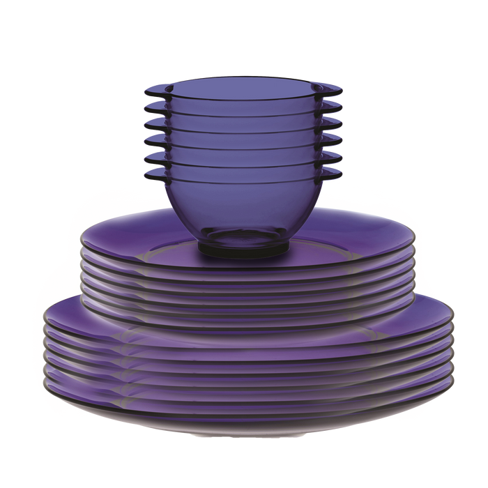 Duralex Lys. 18 Piece Dinnerware Set. Six sapphire blue glass dinner plates, dessert plates, and bowls with handles. Ensemble de vaisselle de 18 pièces. Six assiettes à dîner en verre bleu saphir, six assiettes à dessert en verre bleu saphir, et six bols à oreilles en verre bleu saphir.