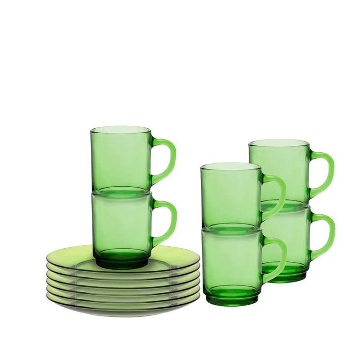 Duralex Lys. Green Glass 12 Piece Coffee and Cake Tableware Set. Six green glass plates, and six green glass mugs. L'ensemble de vaisselle de café et gâteau de 12 pièces en verre vert. Six assiettes en verre vert, et six tasses en verre vert.