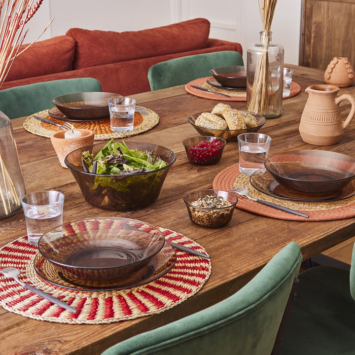 Duralex Lys. The sepia glass tableware collection. L'ensemble de vaisselle en verre sepia.