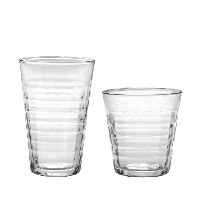 Duralex Prisme. Clear tall and medium glasses with elegant embossed check pattern. Les Verres transparents de taille haute et moyenne avec un élégant motif à carreaux embossé.