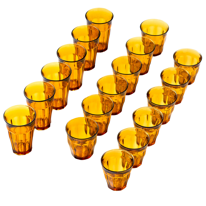 Duralex Le Picardie. 18 Pieces Amber Yellow Glass Tumblers in Small, Medium, and Large. Ensemble de 18 pièces de verres en verre jaune ambré de petite taille, taille moyenne et grande taille.