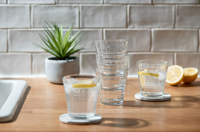 Duralex Prisme. Six clear medium glass with elegant embossed check pattern. Six verres moyens transparents avec un élégant motif à carreaux embossé.