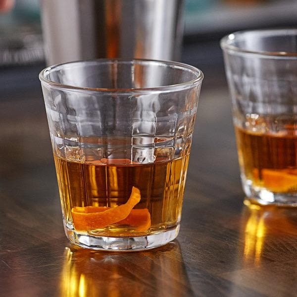 Duralex Prisme. Clear Glass with embossed check pattern. Verre transparent avec un motif à carreaux embossé.